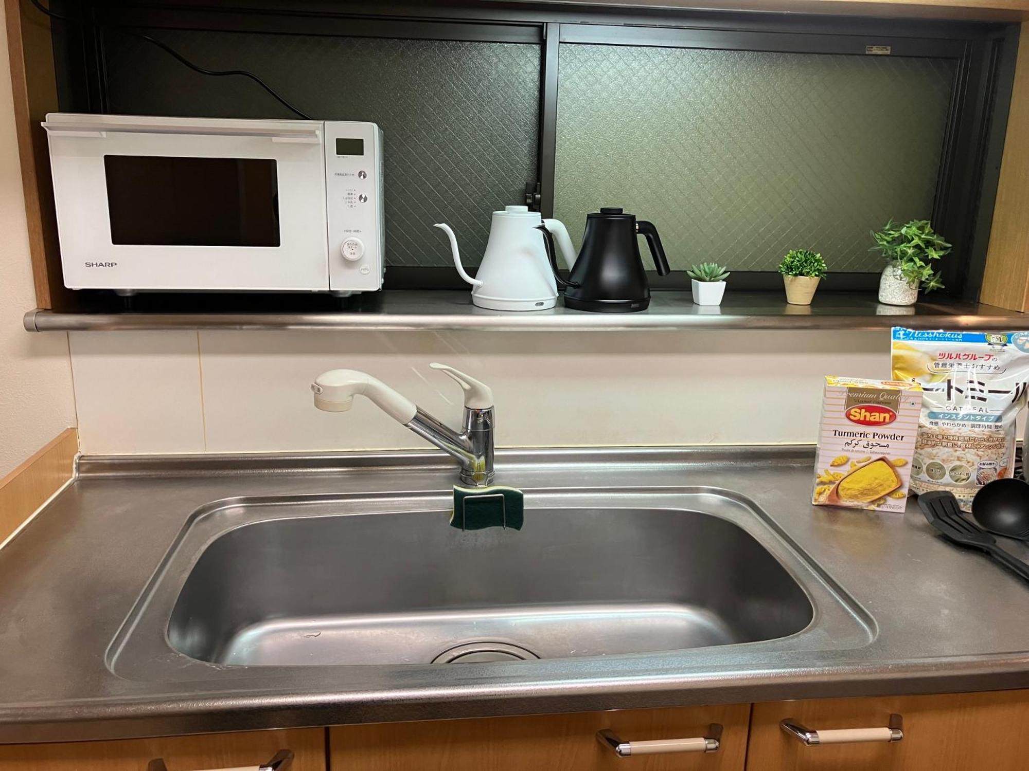 Entire Beside Asakusa, Ueno, Akihabara And Skytree Tower Between 3 Train Stations And Contains 3 Bedrooms, 2 Bathrooms And 2 Toilets For 14 Guests * Präfektur Tokio